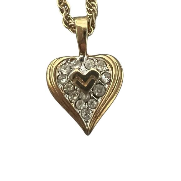 NINA RICCI Heartshaped Pendant Necklace - Picture 3 of 7